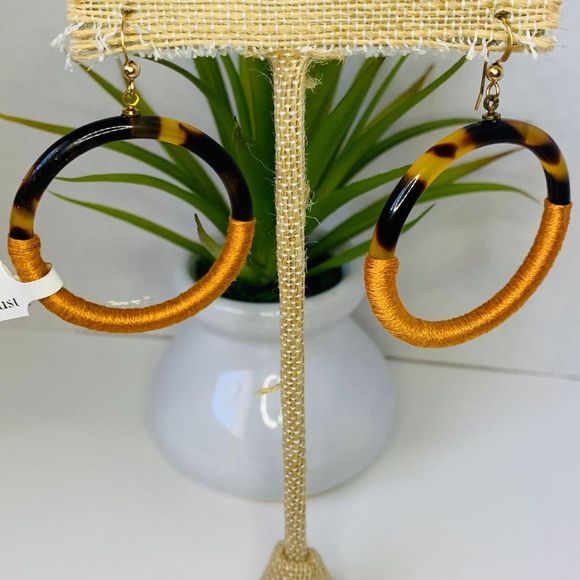 LISA AUGUST Vegan Tortoise Orange Hoop Earrings - Picture 1 of 5